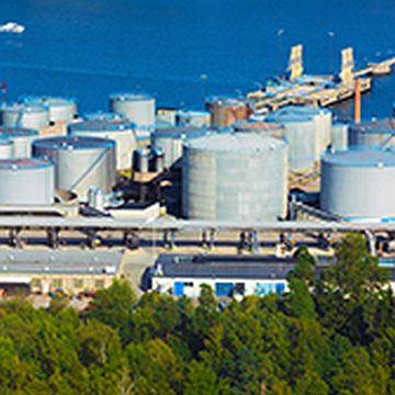 Terminal de armazenamento junto à floresta